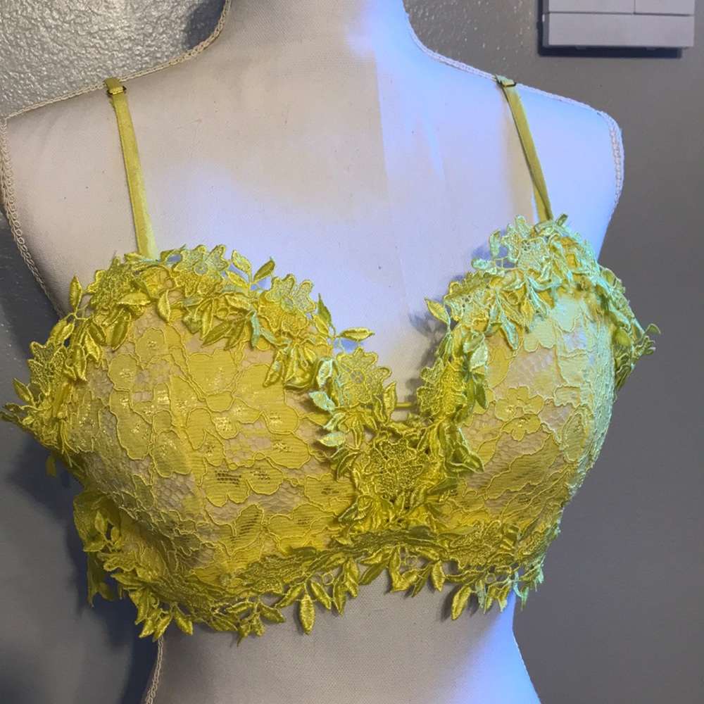 🍋 yellow lace crop top